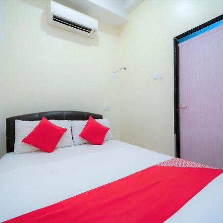 Super Oyo 89807 My Budget Home Бату Феринги Екстериор снимка